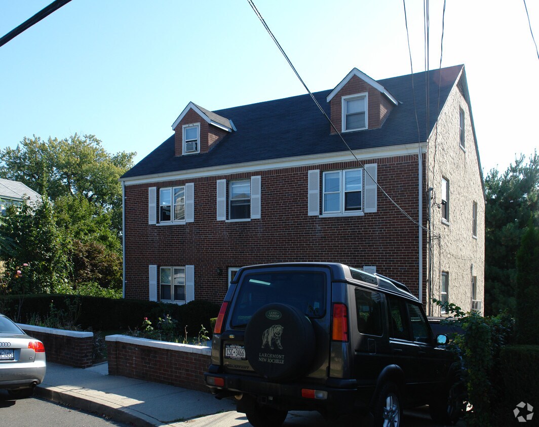 Building Photo - 22 Pleasant Pl