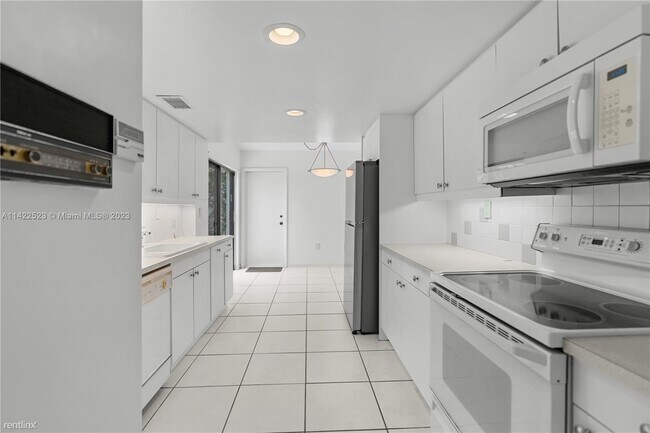 Building Photo - 3 br, 2 bath House - 19506 W Lake Dr # 19505
