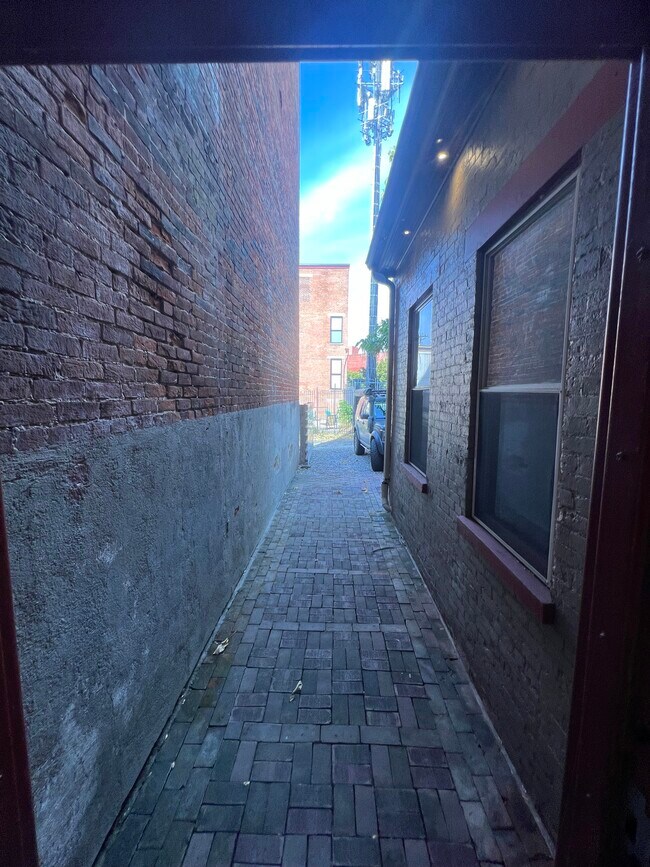 1615 Hughes St Unit 1, Cincinnati, OH 45202 Apartments in Cincinnati