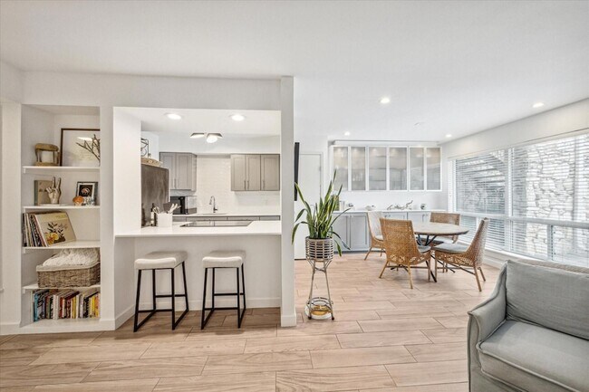 Building Photo - 500 E Riverside Dr