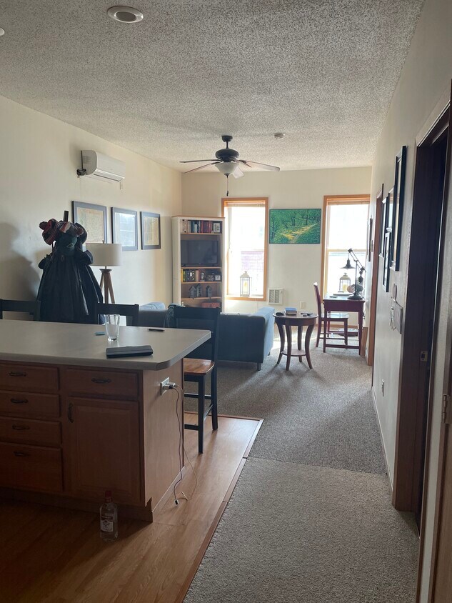 Foto principal - 356 W Main St