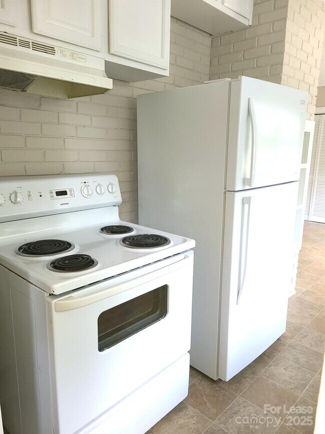 Foto del edificio - 5511 Wedgewood Dr