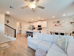 Building Photo - 1510 Lakeline Oak Dr