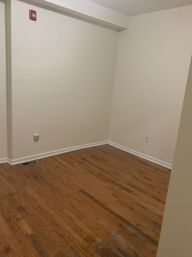 Foto del edificio - 5031 Hazel Ave