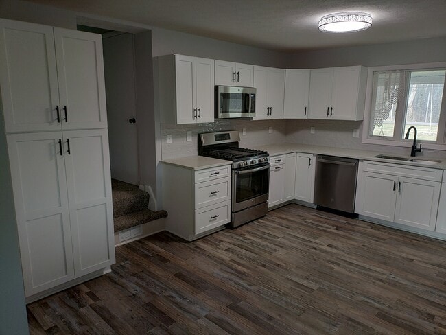 Building Photo - 6694 Boneta Rd