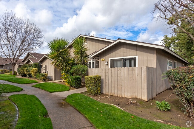 Comunidad - Dry Creek Meadows Apartments