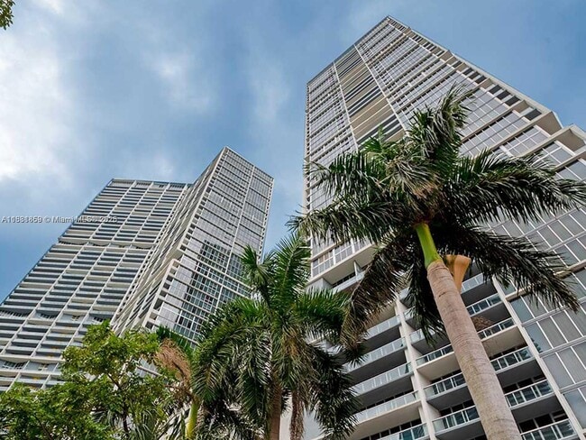 Building Photo - 485 Brickell Ave