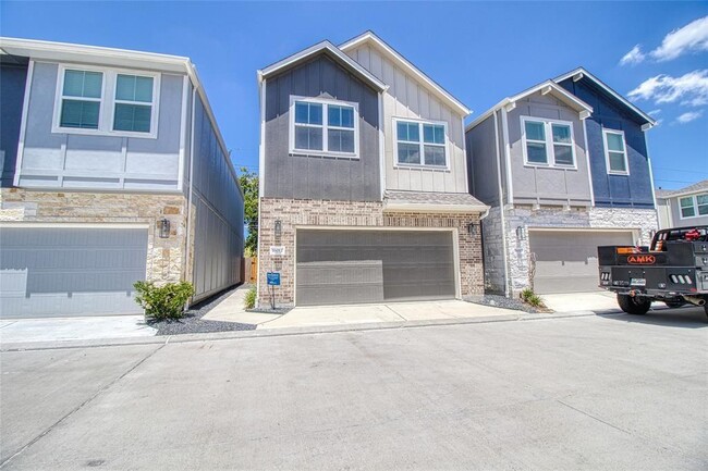 Foto del edificio - 16012 Oregon Oak Dr
