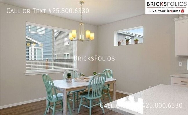 Building Photo - Discover your dream home in Tacoma—where m...