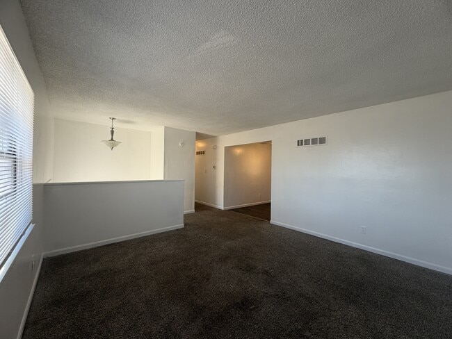 Building Photo - 1112 Olive St