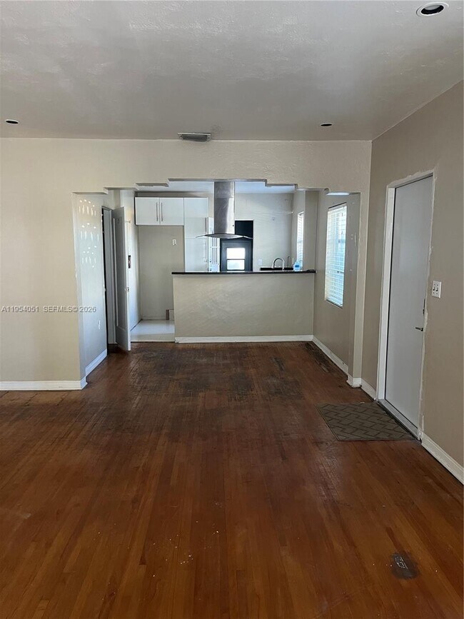 Building Photo - 6 Farrey Ln