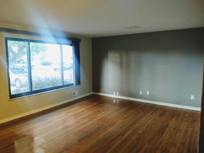 Foto del edificio - 3264 N Revere St