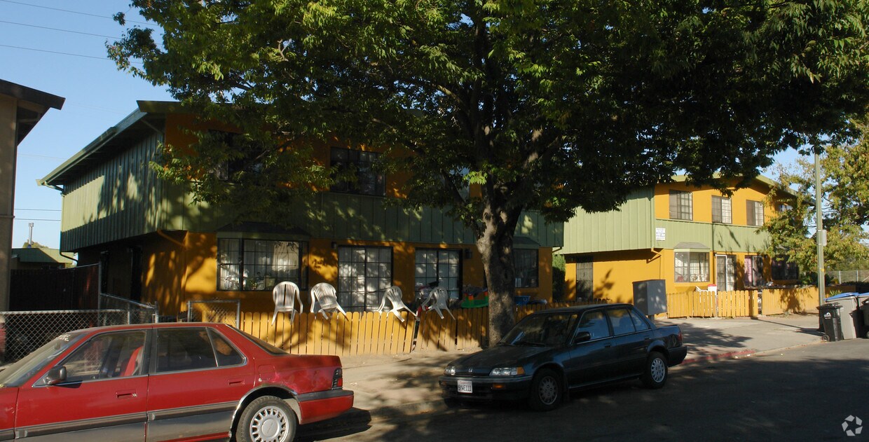 Primary Photo - 207 Gramercy Pl