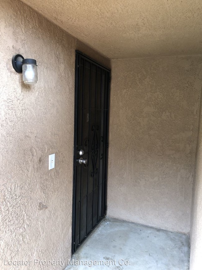 Building Photo - 7909 S Laurelglen Blvd