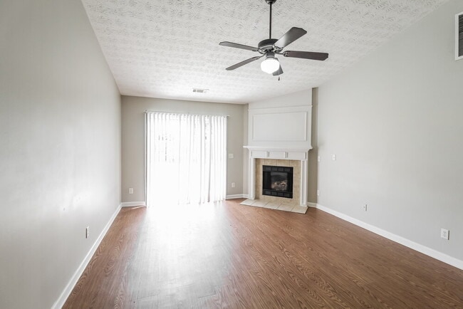Foto del edificio - 3110 Cooper Woods Dr