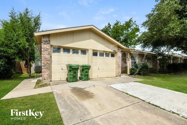Foto del edificio - 4912 Sandalwood Ln