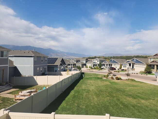 Building Photo - Fantastic Home- 4 Bed, 3.5 bath, 3 car gar...