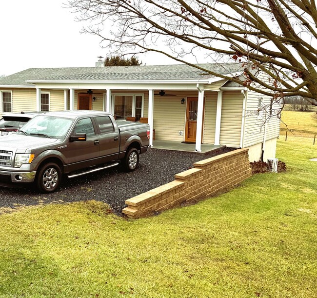 Foto del edificio - Single Family Home in Linville