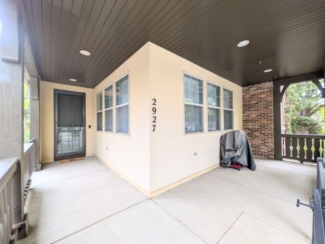 Building Photo - 2927 Akron Ct