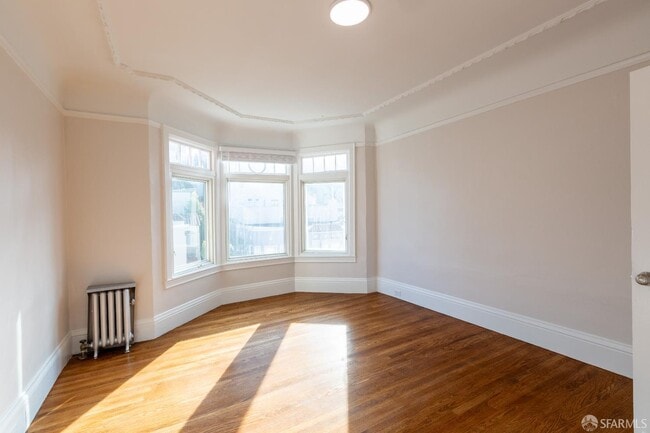 Foto del edificio - 910 Bay St