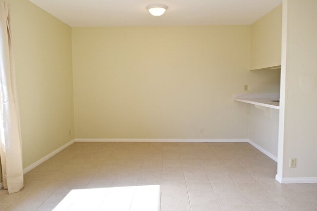 Foto del edificio - Upstairs 2BR/1BA North Park Apt with Assig...