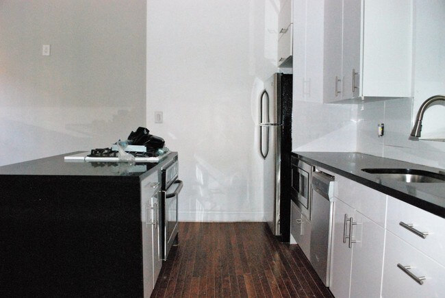 Building Photo - 239 W 116th St