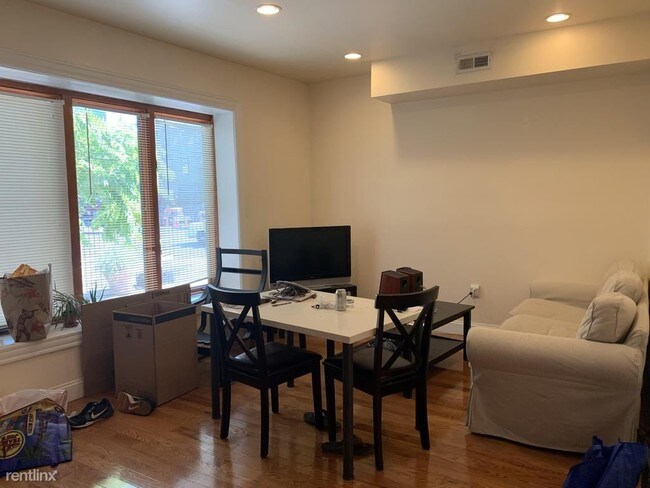 Foto del edificio - 3408 Sherman Ave NW