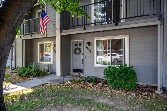 Foto del edificio - Sleek, Modern SE Boise Townhouse