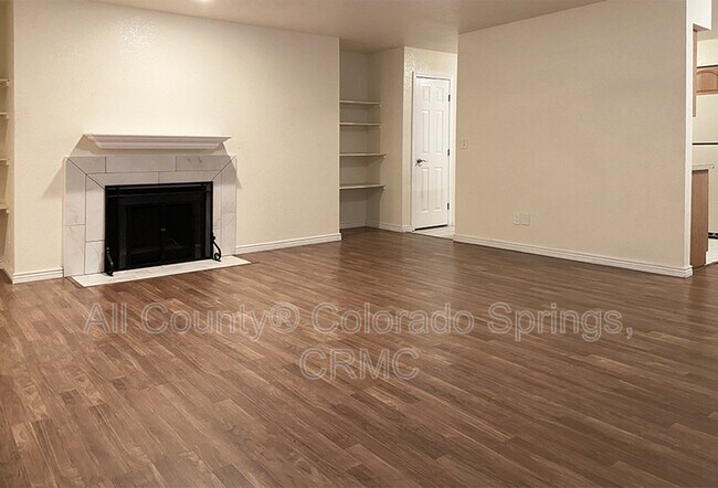 Building Photo - 6590 Delmonico Dr