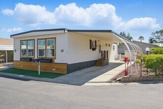 Building Photo - 525 W El Norte Pkwy