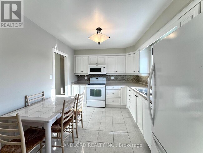 Building Photo - 2294 Wyandotte Dr