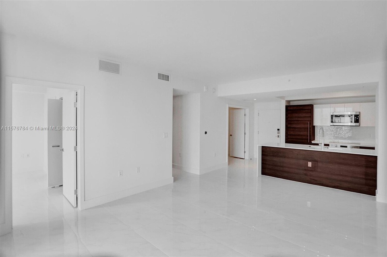 Foto principal - 301 Altara Ave