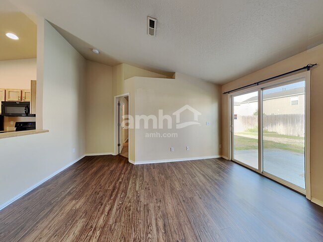 Foto del edificio - 211 Parkmont Way