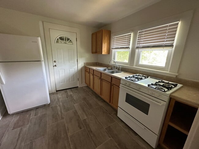 Building Photo - Fourth St 1707