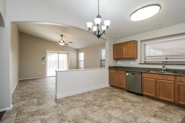 Foto del edificio - 1649 E Leslie Ave