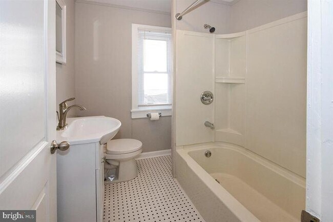 BAÑO - 207 Somerset St
