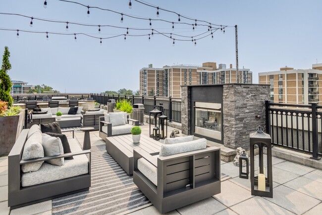 Rooftop Lounge with Fireplace - Siena Park