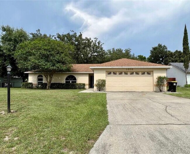 Foto del edificio - 1309 Ariana Woods Cir