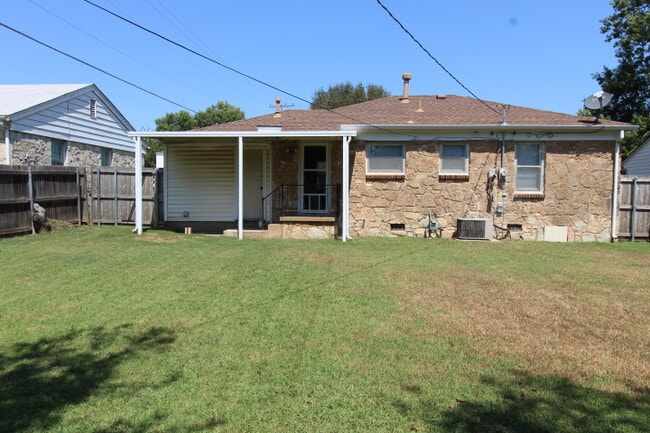 Building Photo - 524 E Atkinson Dr