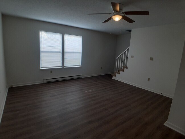 Building Photo - Christiansburg, 3 BR / 2.5 BA, Available M...