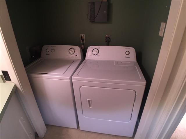 Building Photo - 1628 Prytania St