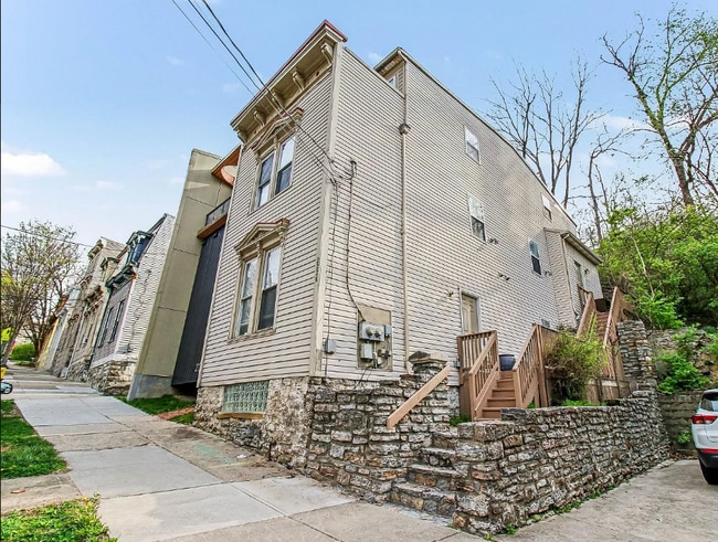 Building Photo - 2226 Ravine St