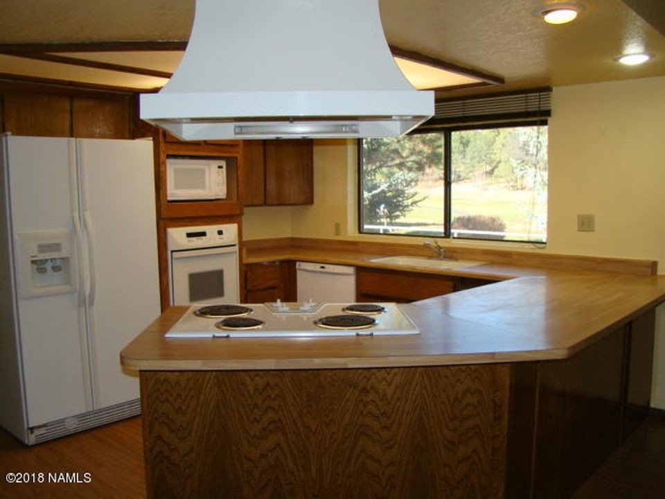 Building Photo - 1401 N Edgewood St