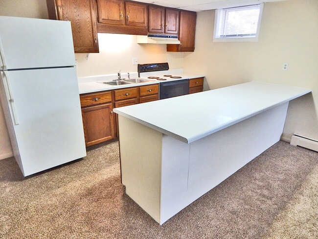 Kitchen - 606 S Washington St