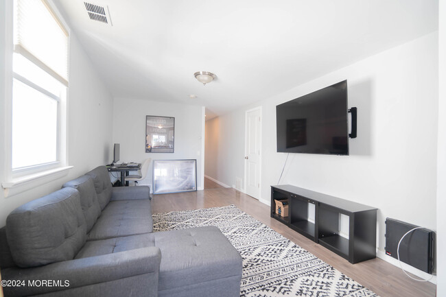 Building Photo - 1072 Ocean Ave