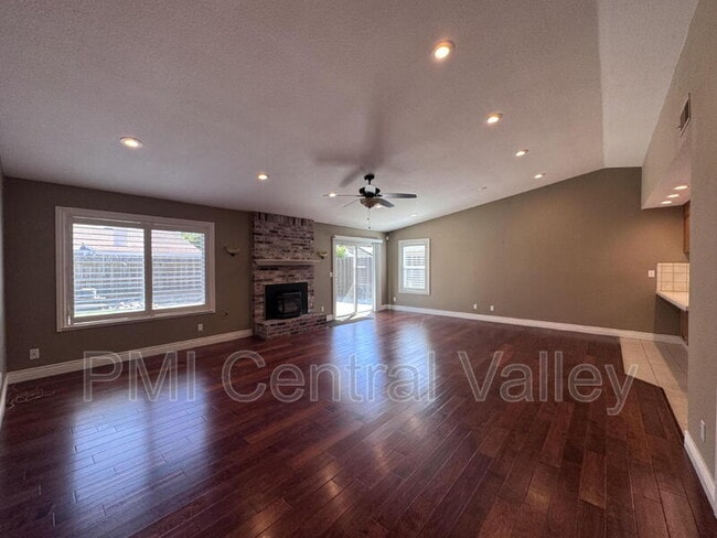 Foto del edificio - 2104 Graywood Ct