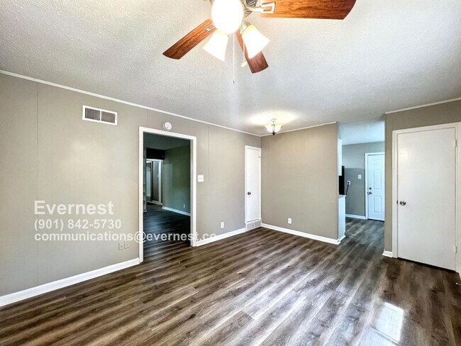 Foto del edificio - 8338 Dottley Dr