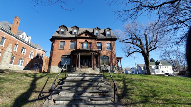 Foto del edificio - 700 Danforth St