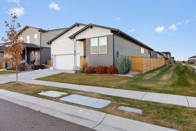 Building Photo - *Move In Special $250 off January rent if lease starts 12/15!* 4 Bed, 3 Bath 2.8 miles from Old T...