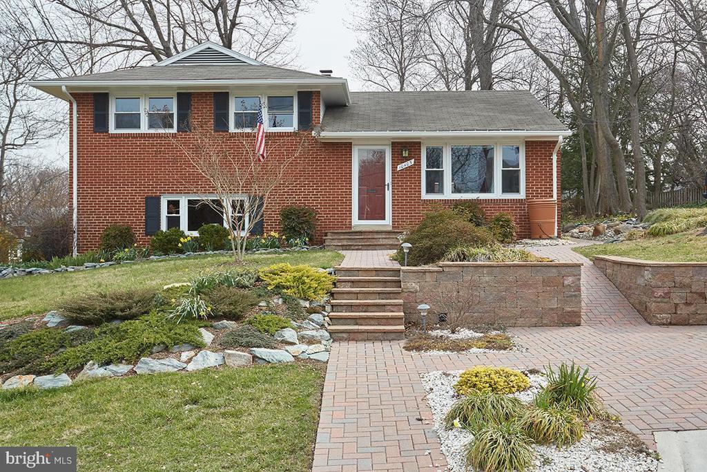 Primary Photo - 10405 Amherst Ave